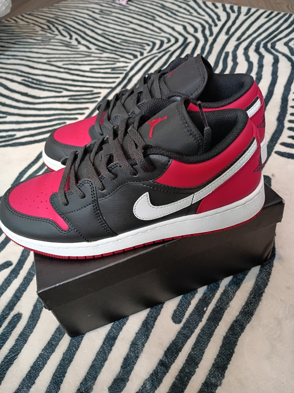 Nike Kids Red, Black & White Low-Top Sneakers